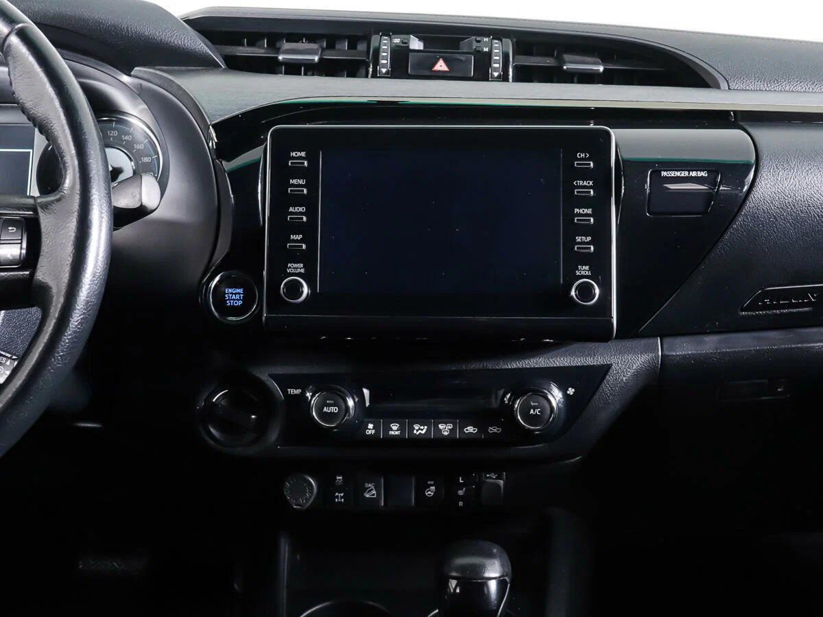 Toyota Hilux 2020, белый