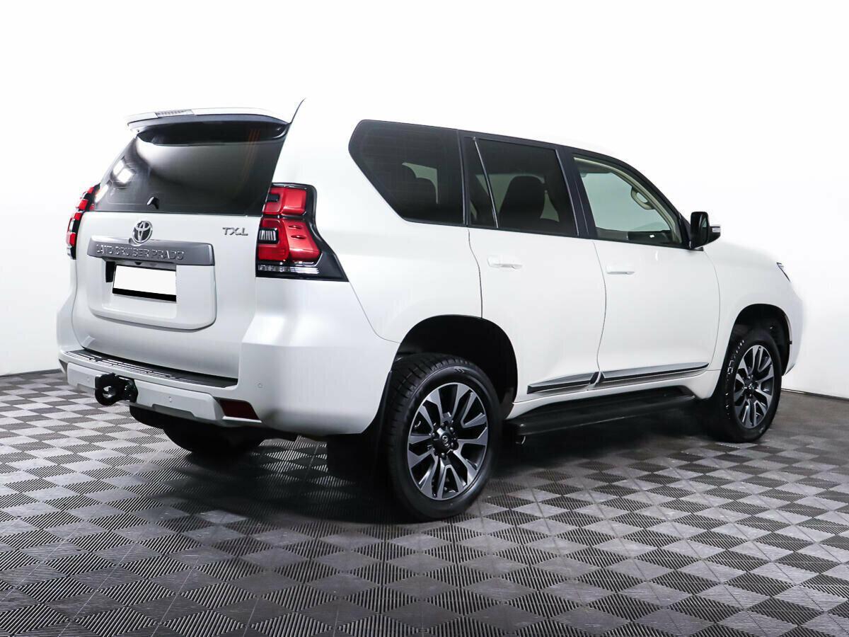 Toyota Land Cruiser Prado 2022, белый