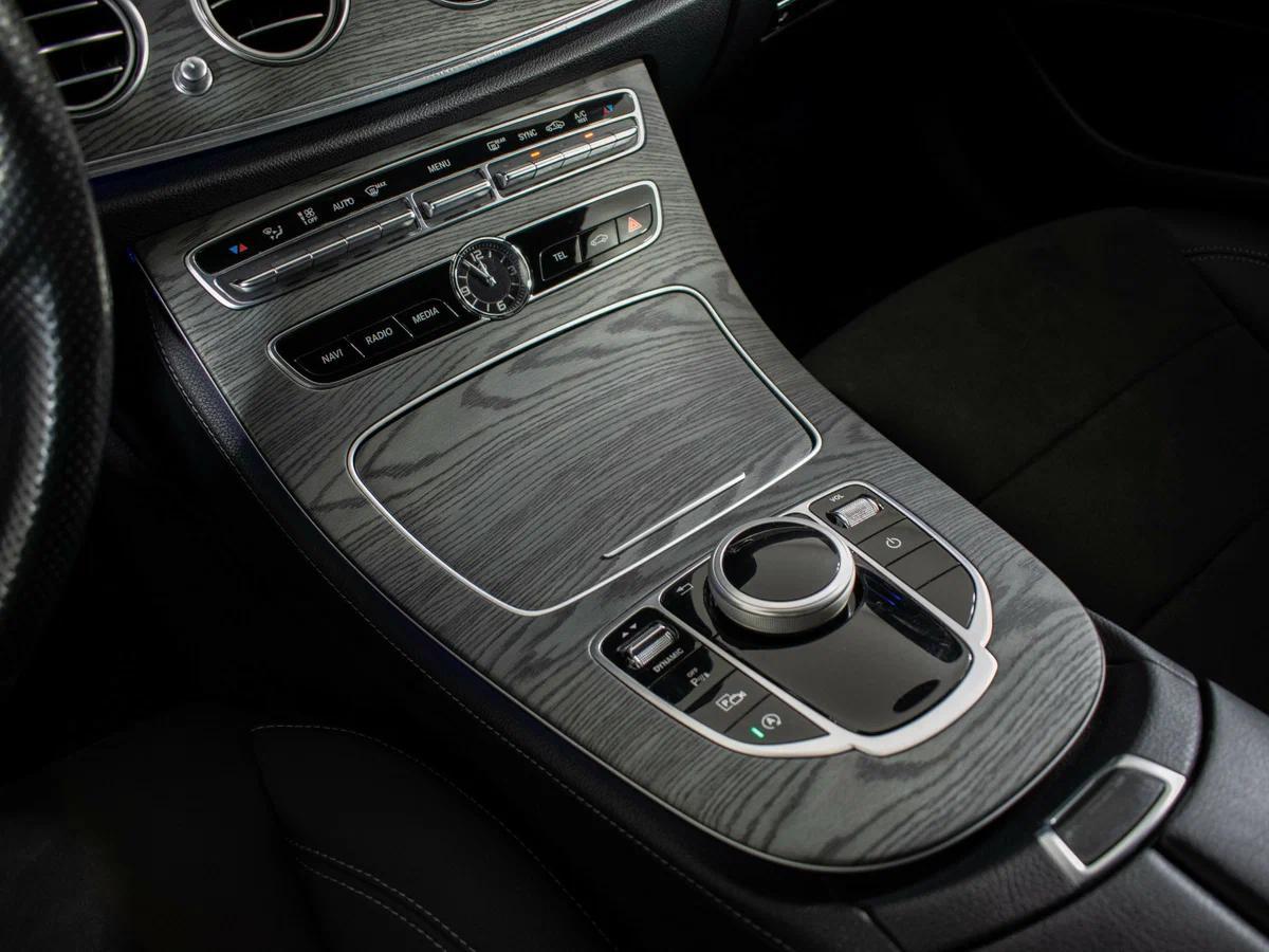 Mercedes-Benz E-Класс 2016, белый