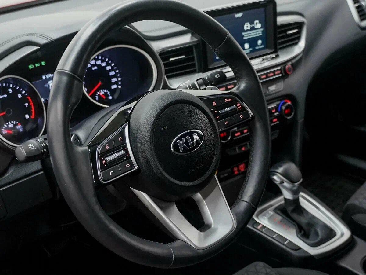 Kia Ceed 2018, красный