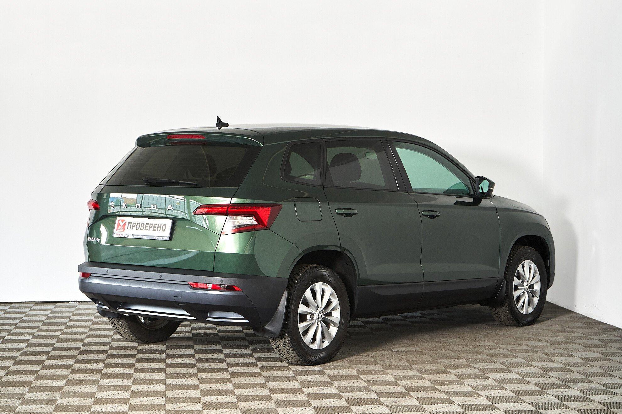 Skoda Karoq 2021, зеленый
