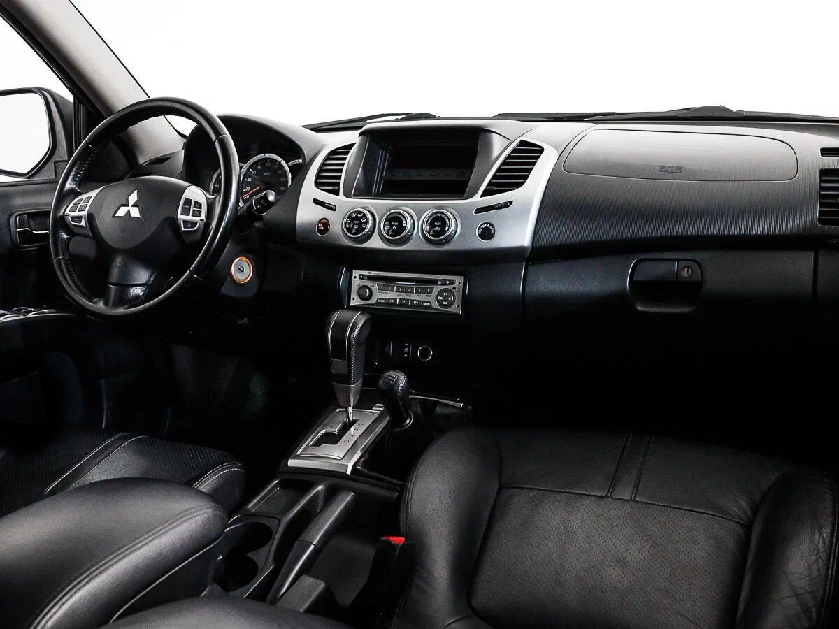 Mitsubishi L200 2014, черный