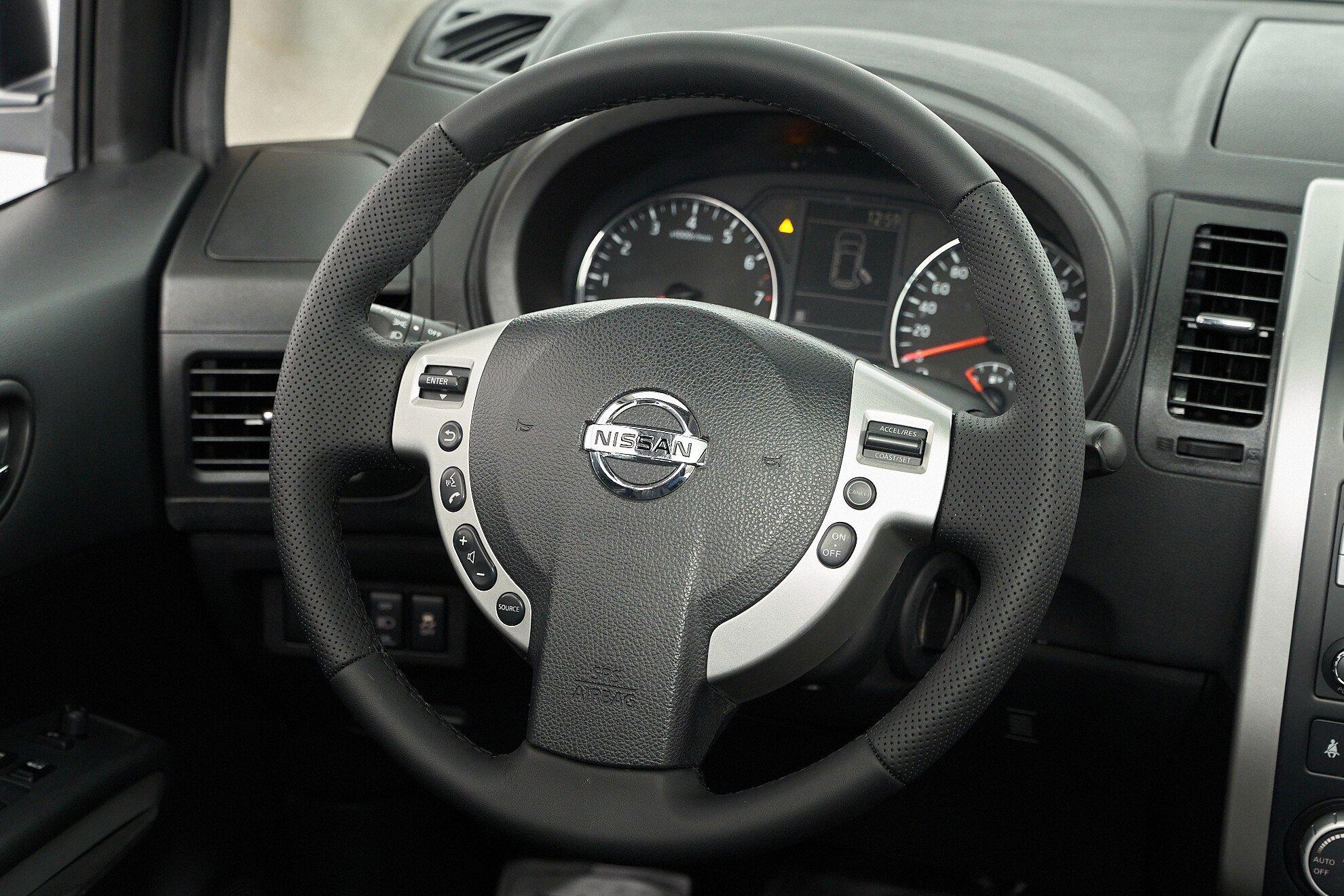 Nissan X-Trail 2011, серебряный