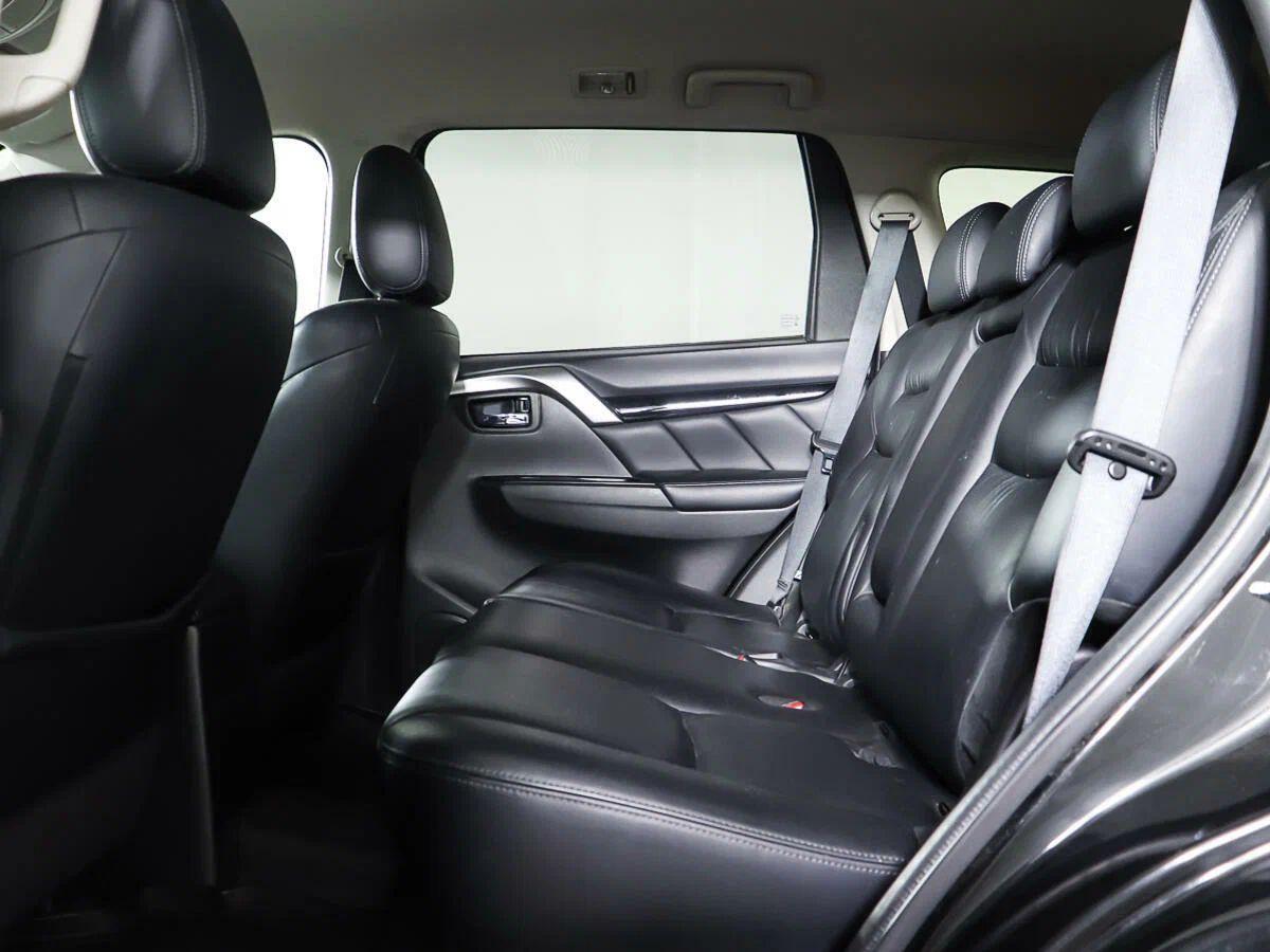 Mitsubishi Pajero Sport 2020, черный