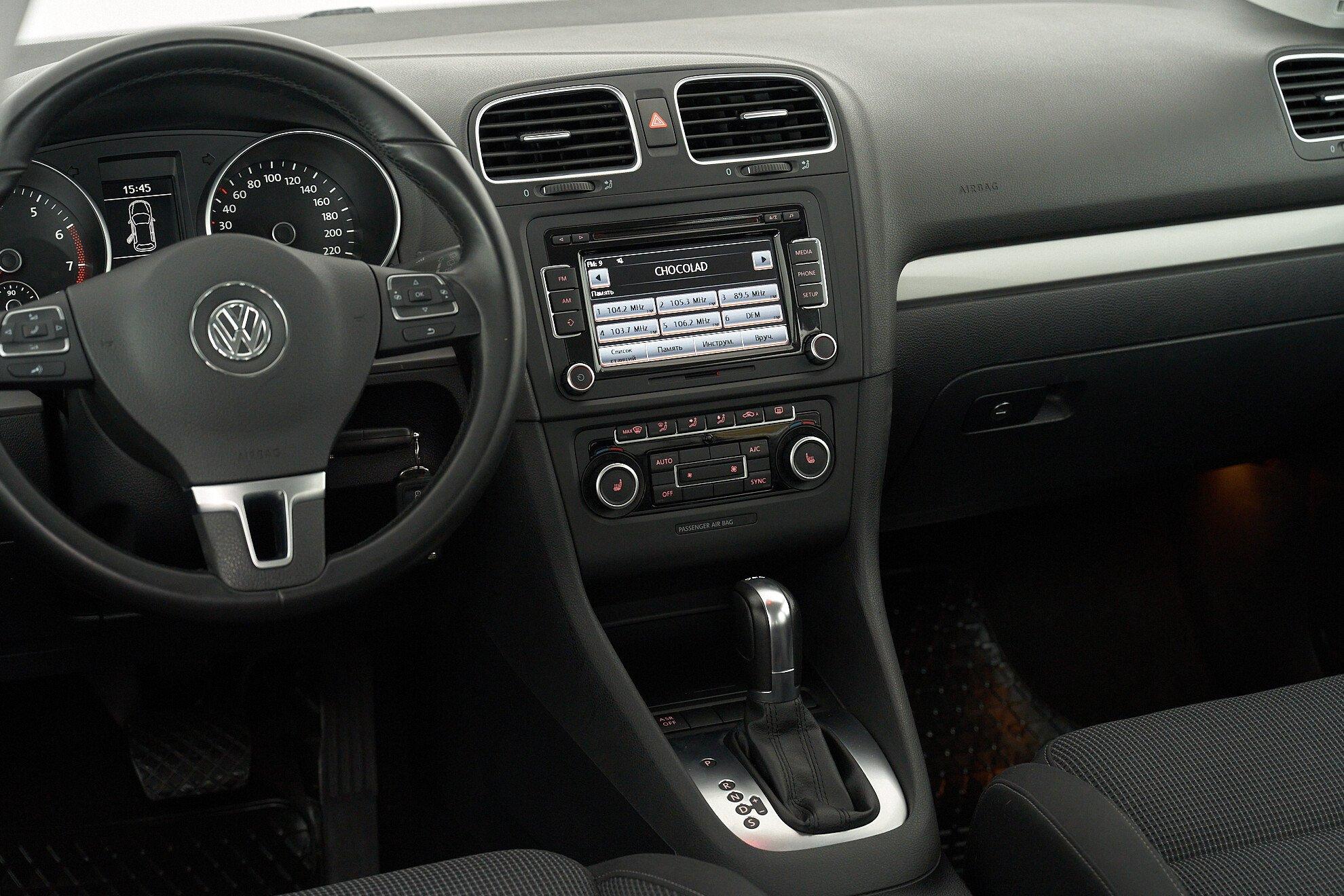 Volkswagen Golf 2012, серый