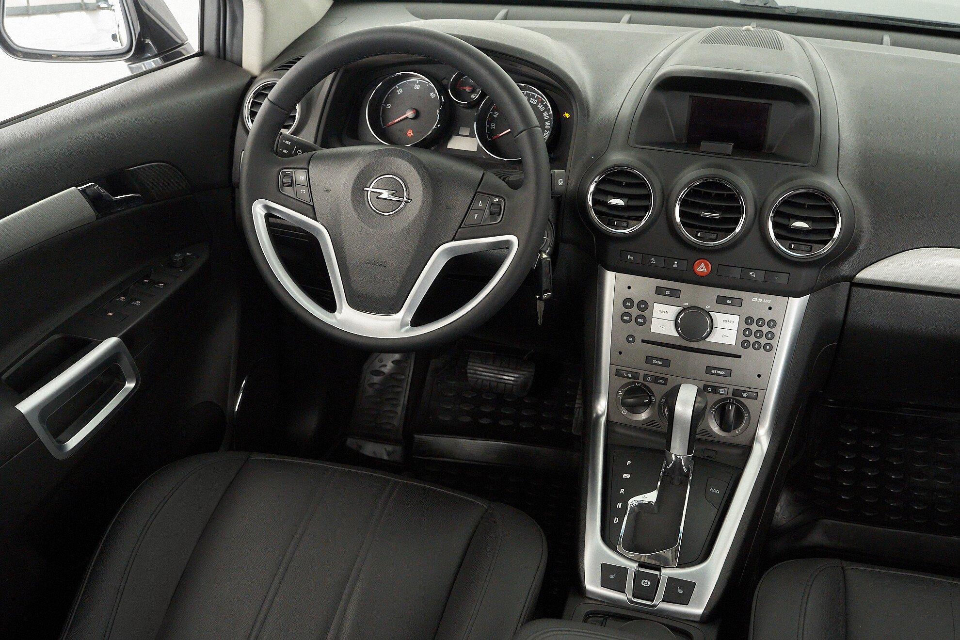 Opel Antara 2012, черный