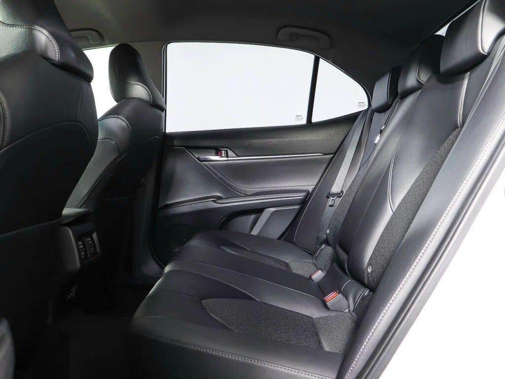 Toyota Camry 2023, белый