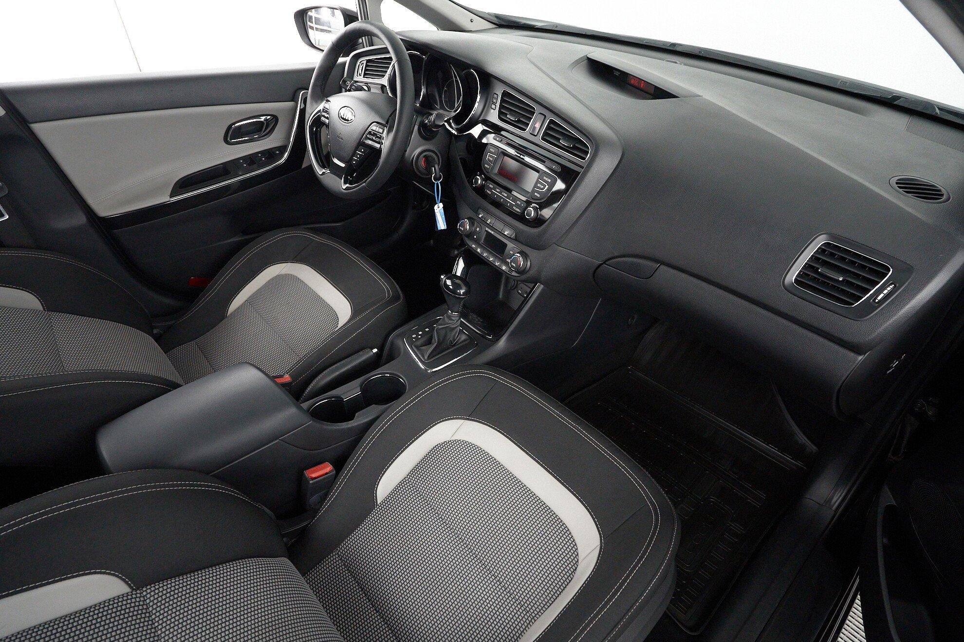 Kia Ceed 2015, черный