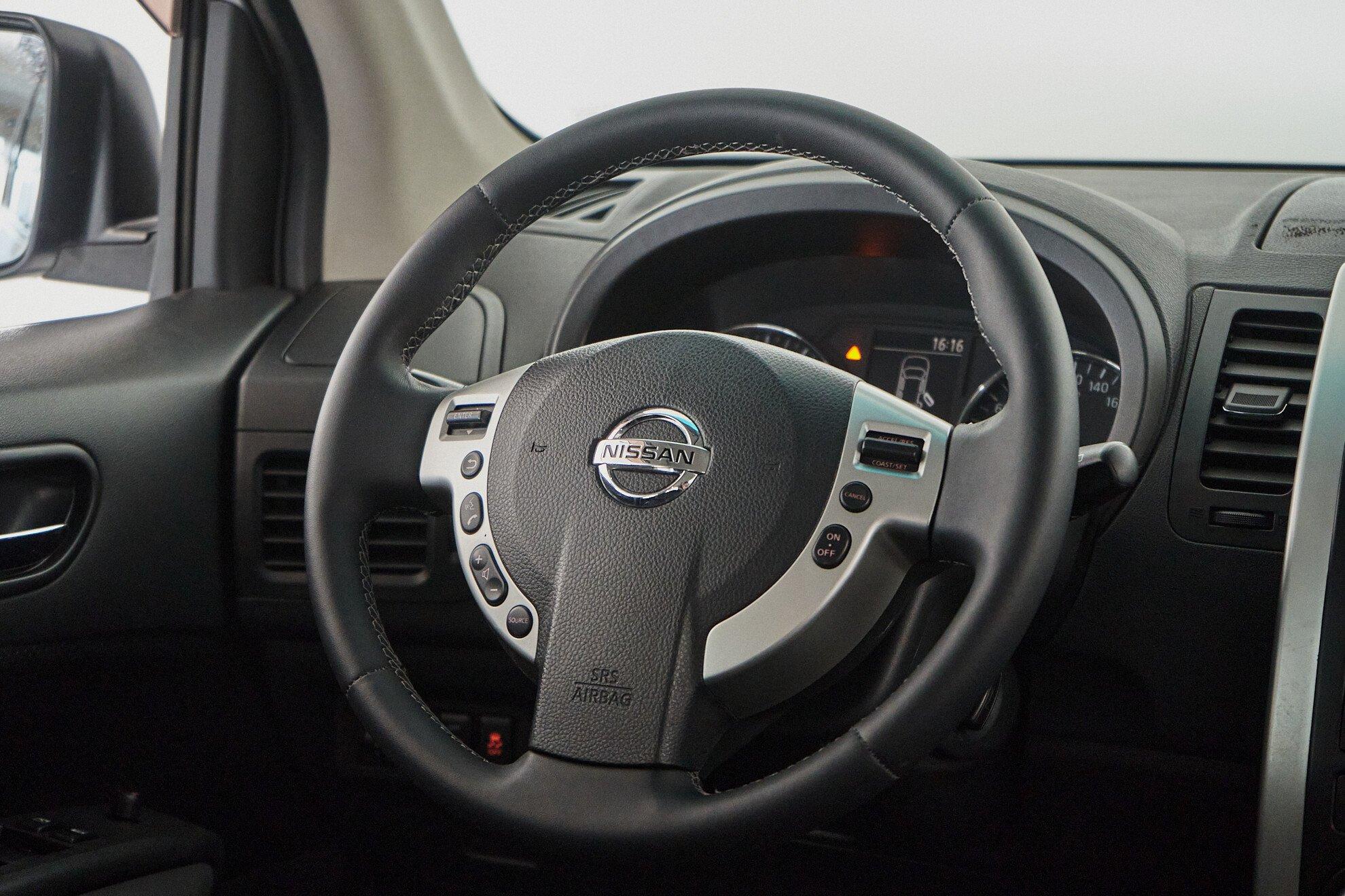 Nissan X-Trail 2011, серебряный