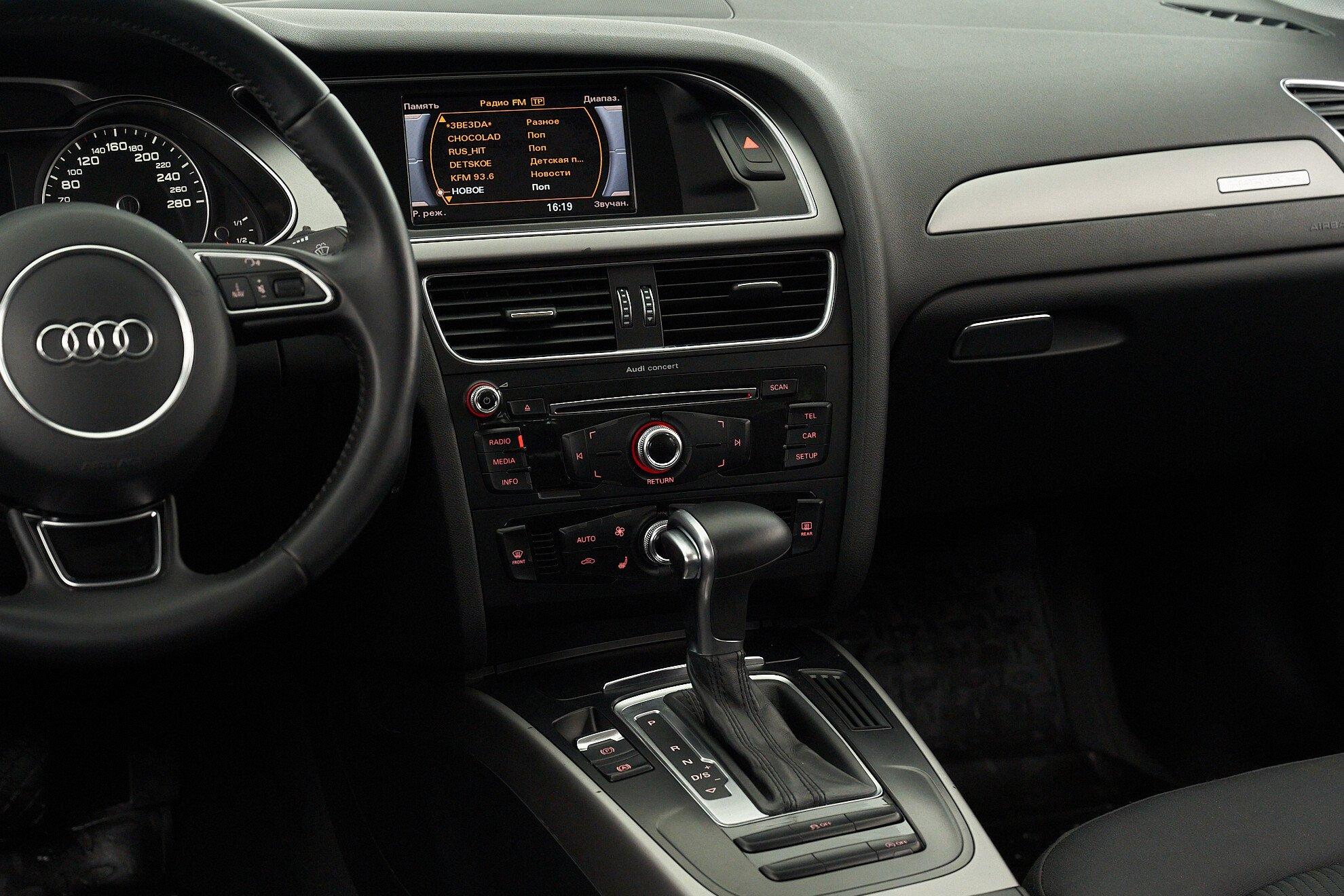 Audi A4 2012, белый