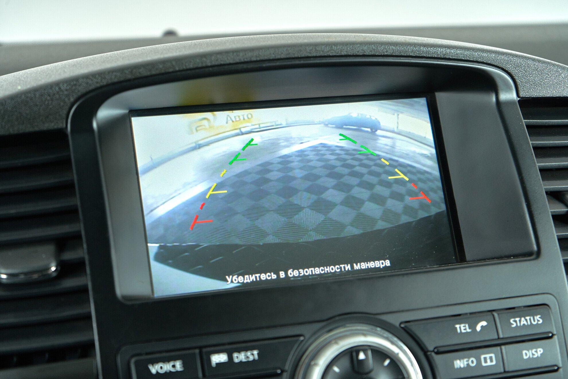 Nissan Pathfinder 2012, белый