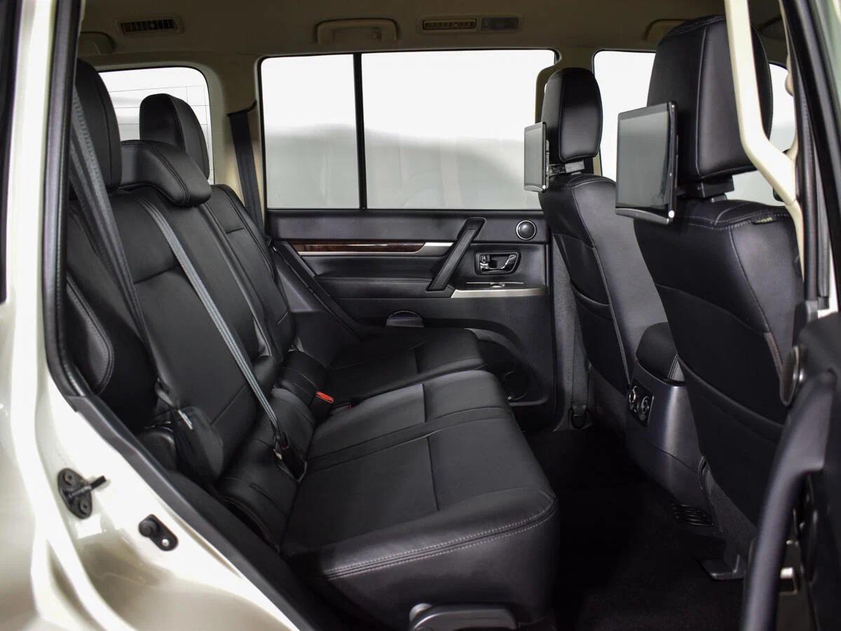 Mitsubishi Pajero 2020, белый