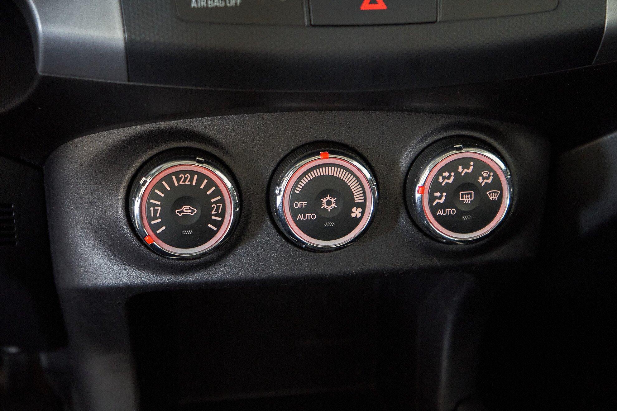 Mitsubishi Outlander 2011, серый