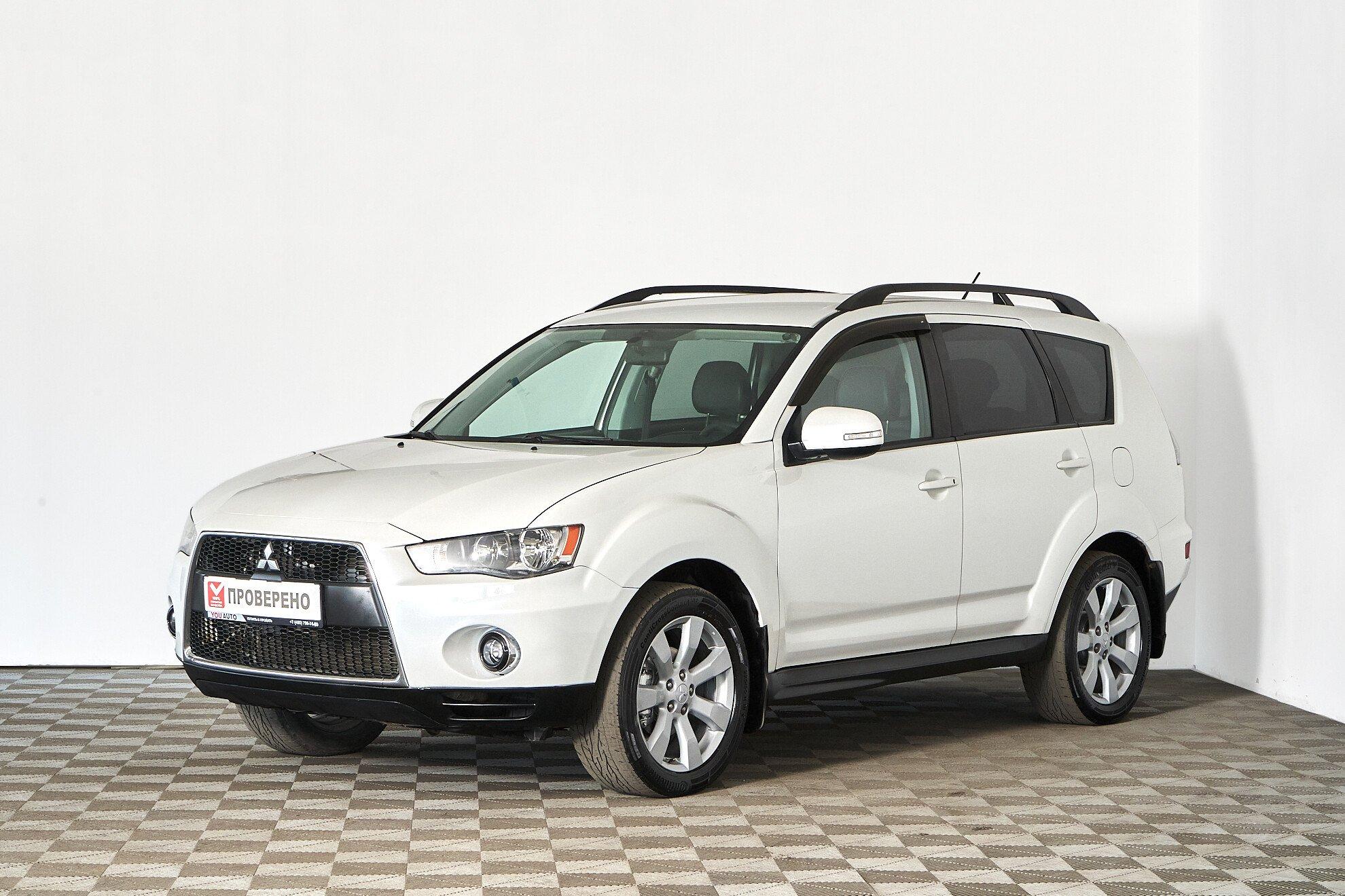 Mitsubishi Outlander 2010, белый