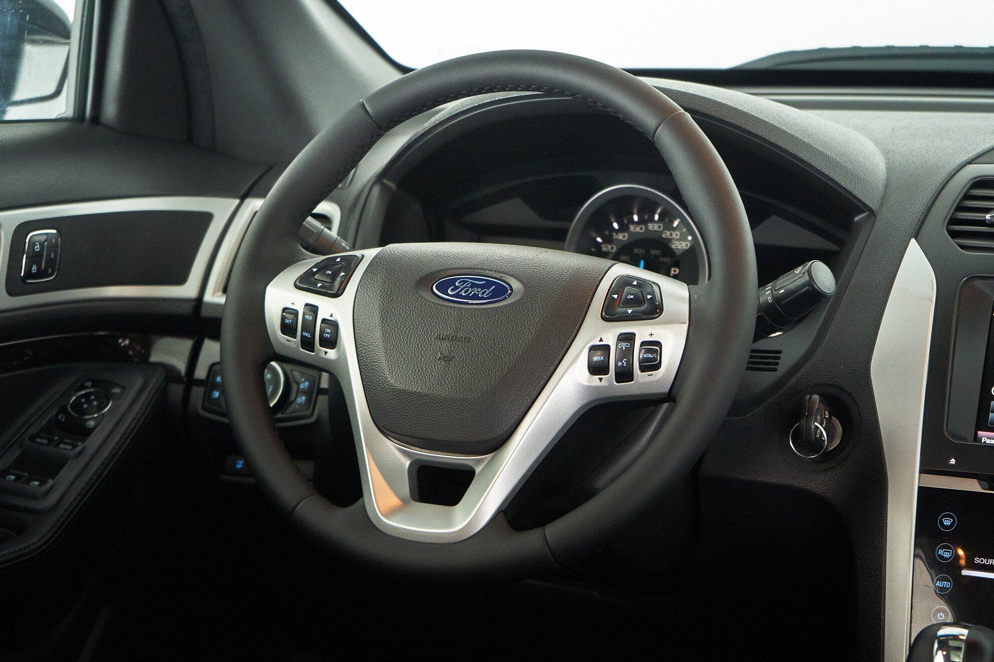 Ford Explorer 2013, черный