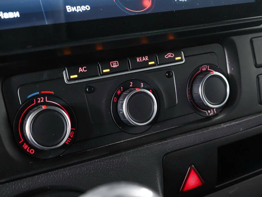 Volkswagen Caravelle 2012, серый