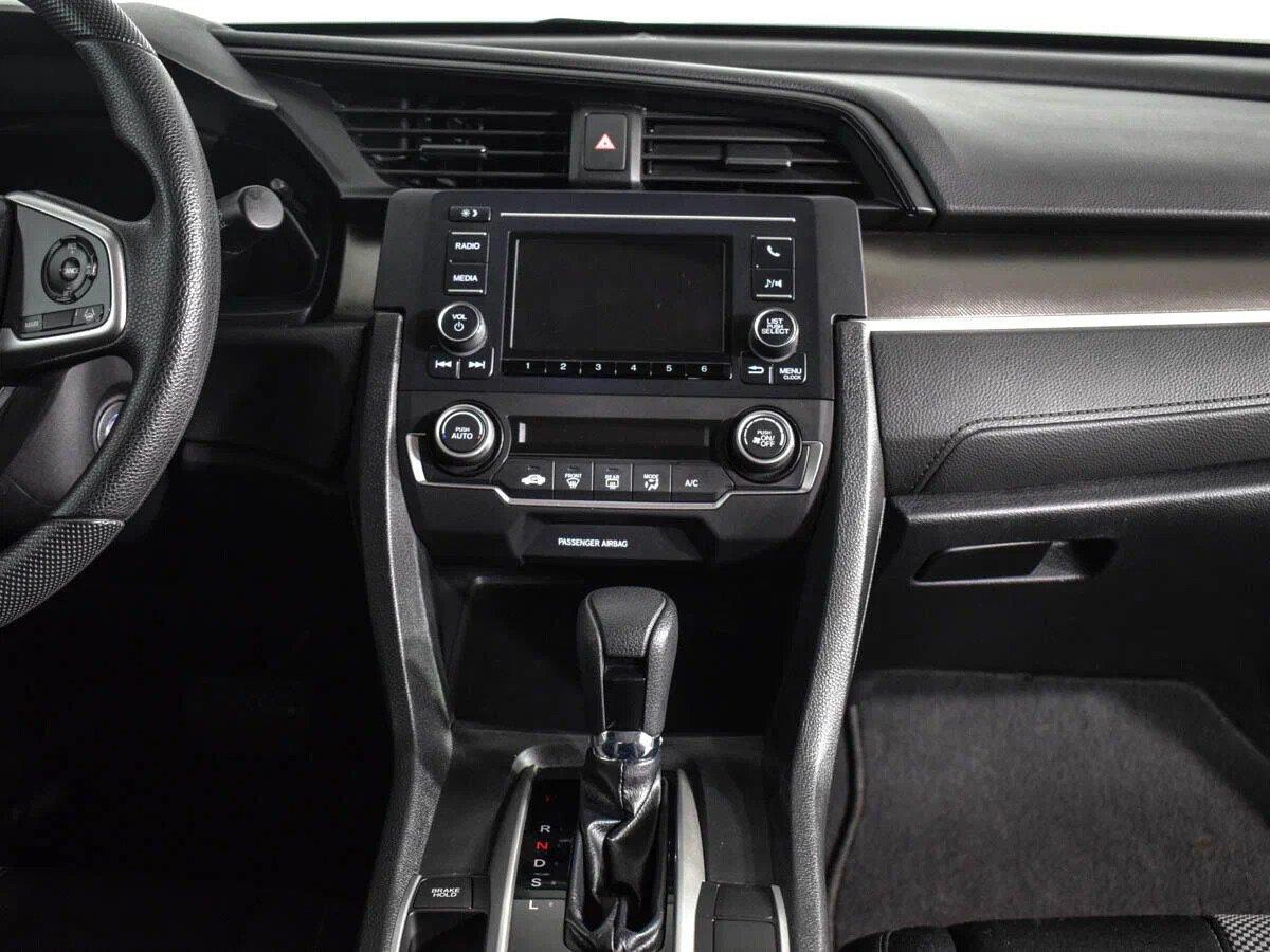 Honda Civic 2018, серебряный