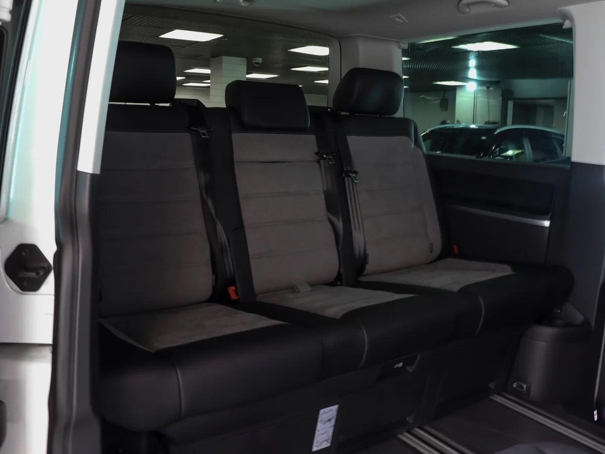 Volkswagen Multivan 2021, белый