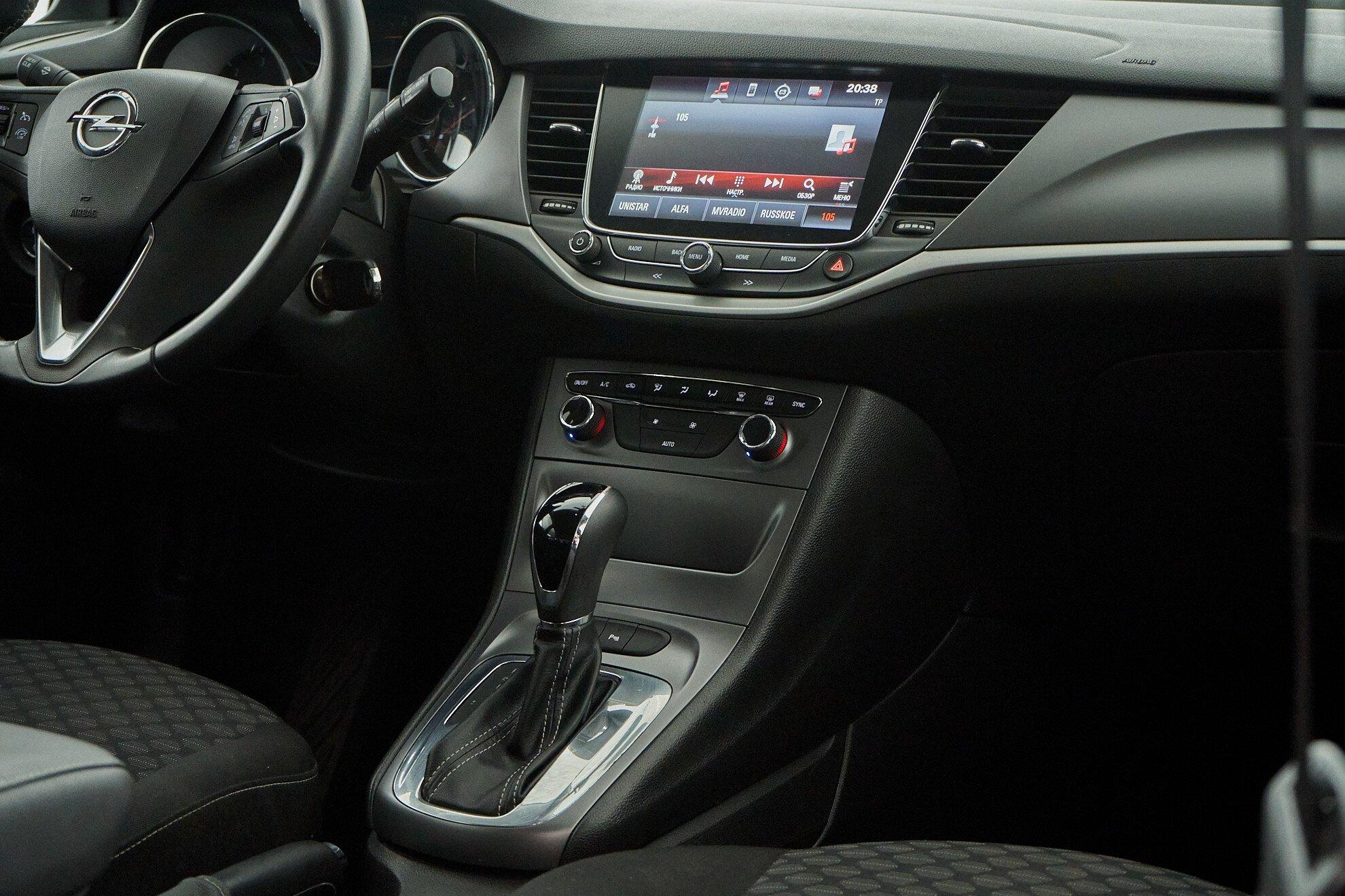 Opel Astra 2019, серый