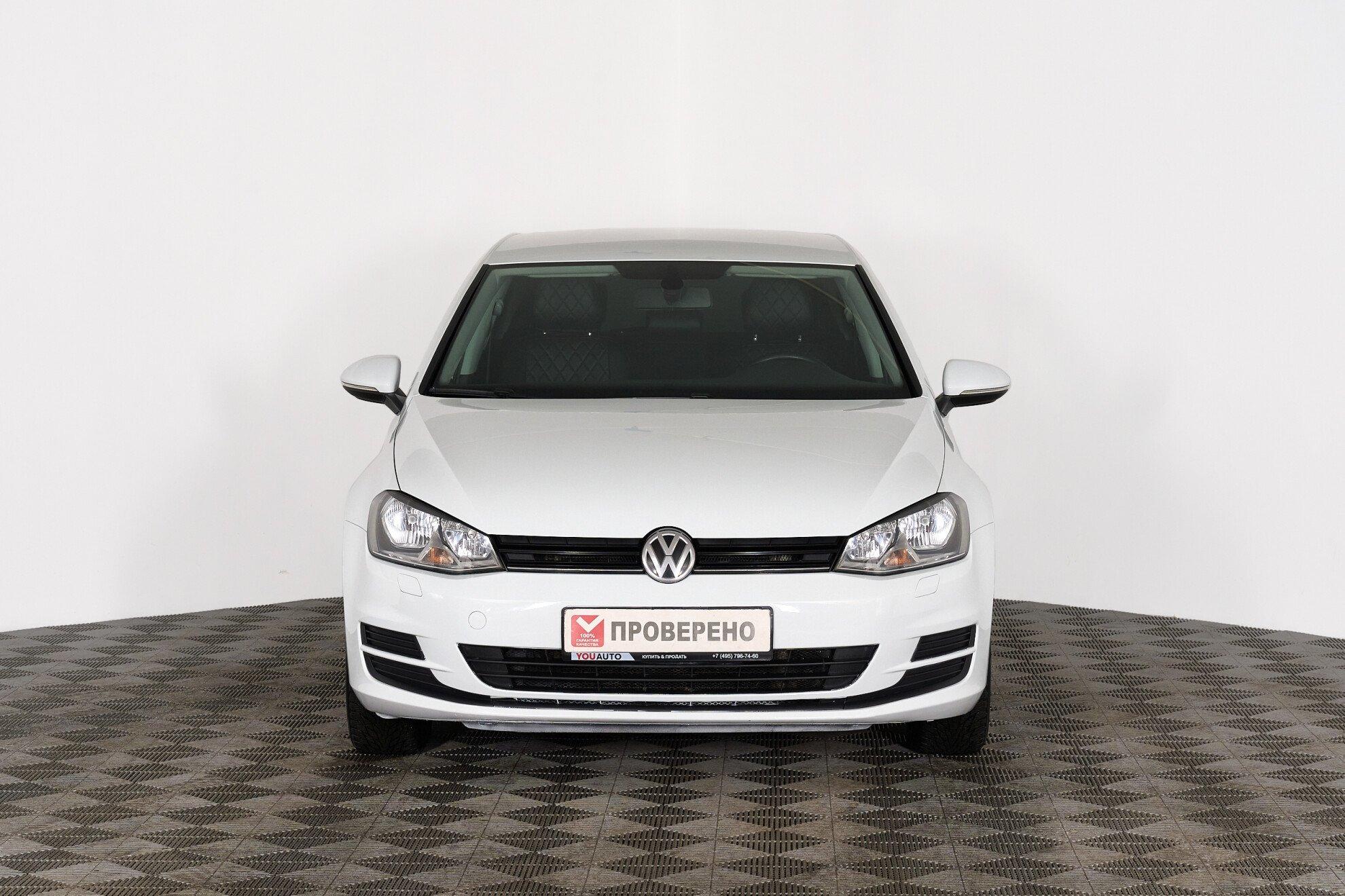 Volkswagen Golf 2013, белый