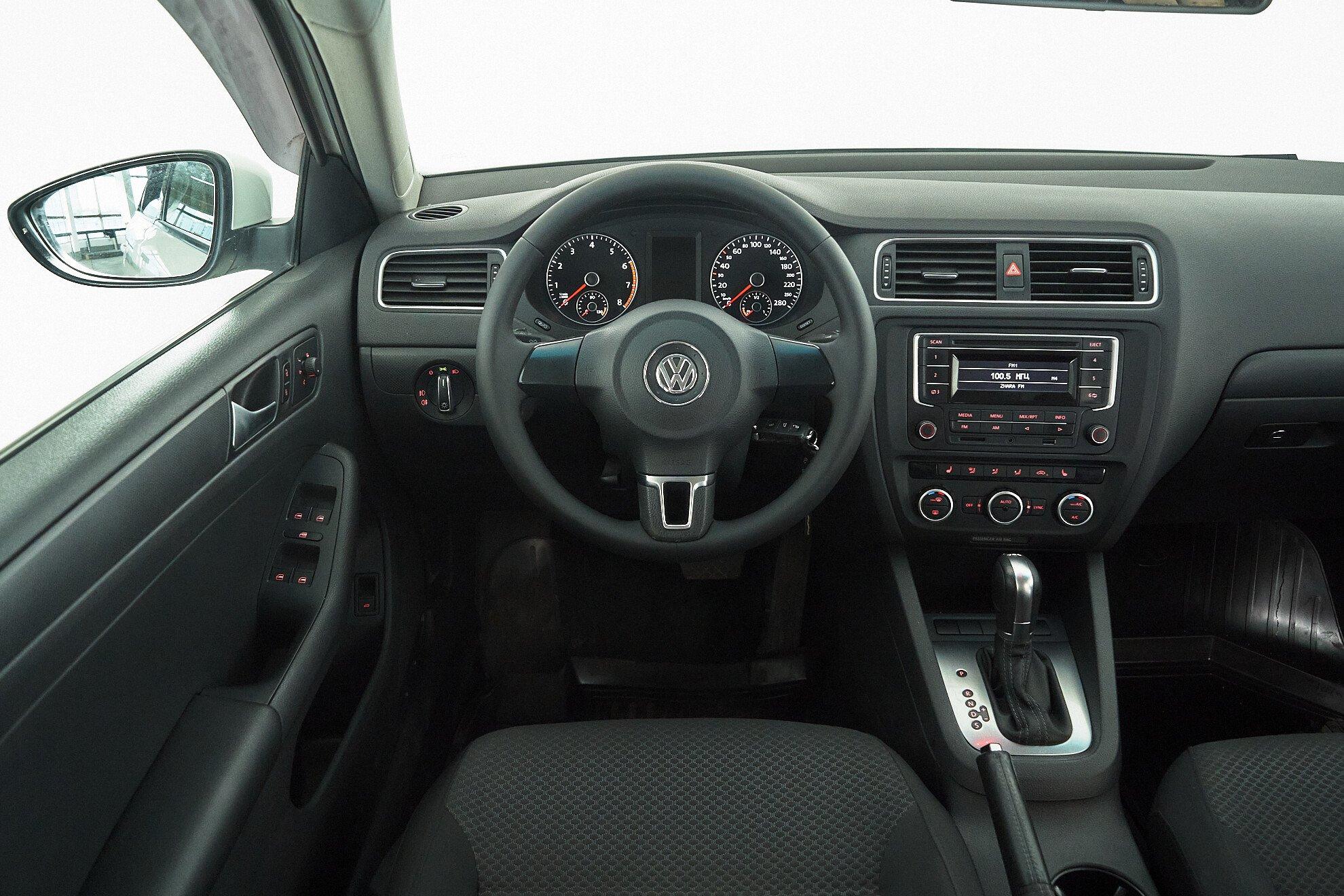 Volkswagen Jetta 2014, белый
