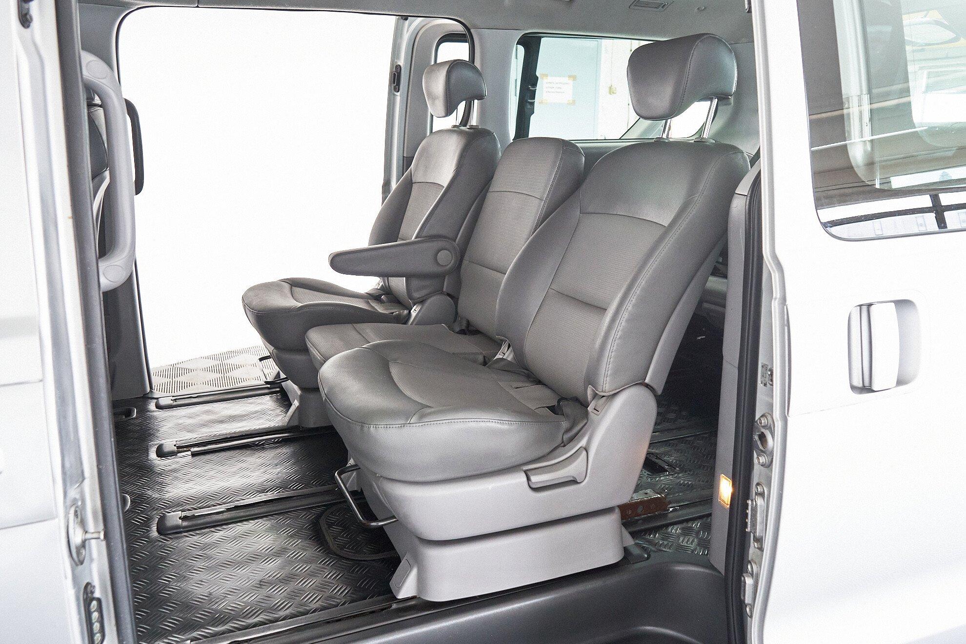 Hyundai Grand Starex 2012, серебряный