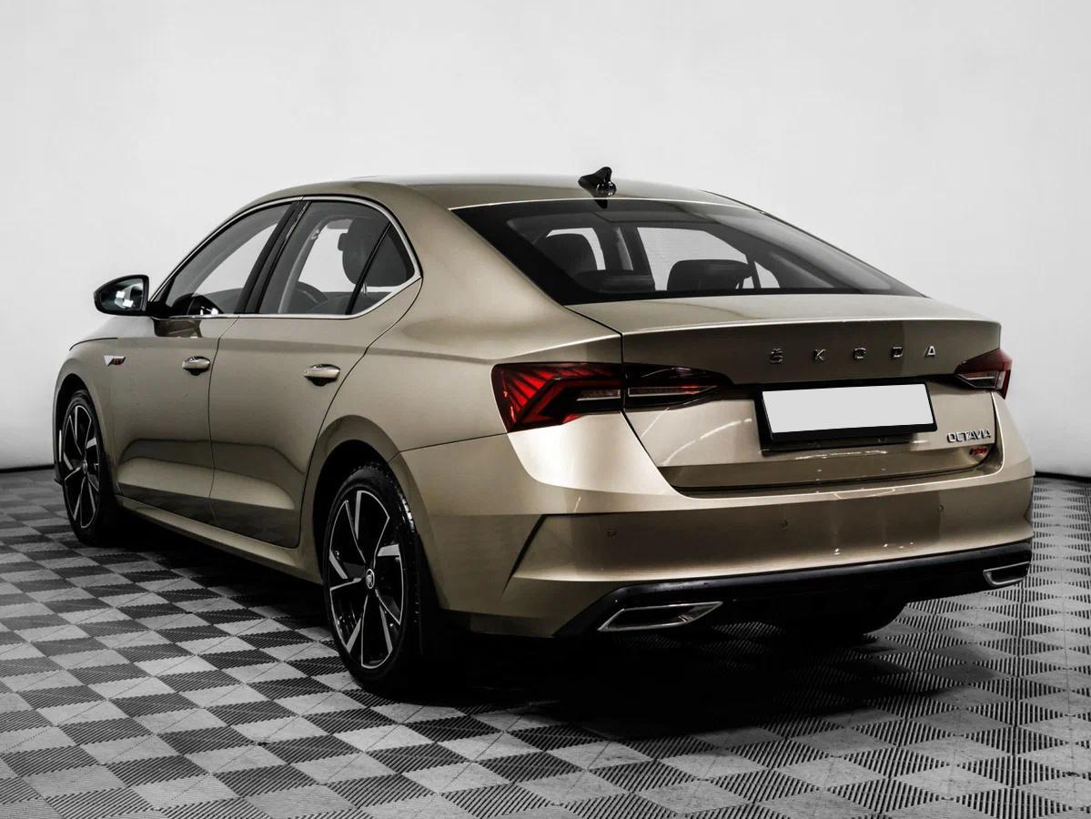 Skoda Octavia 2024, коричневый