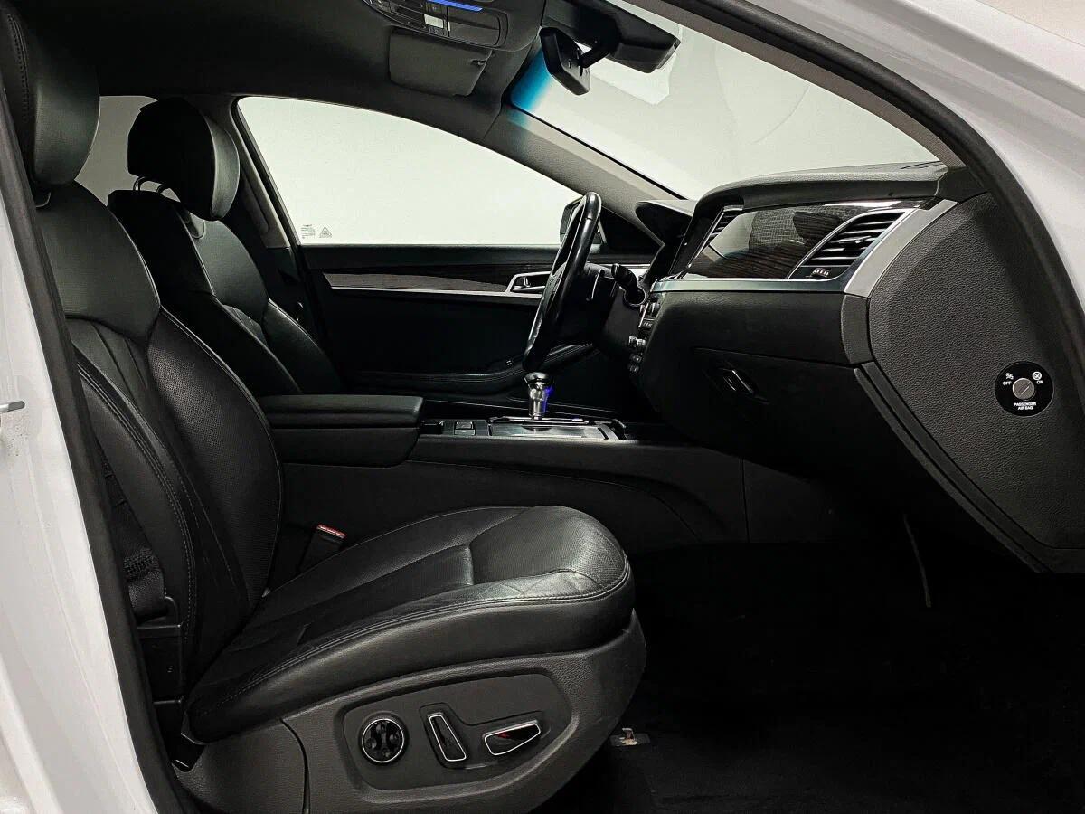 Genesis G80 2019, белый