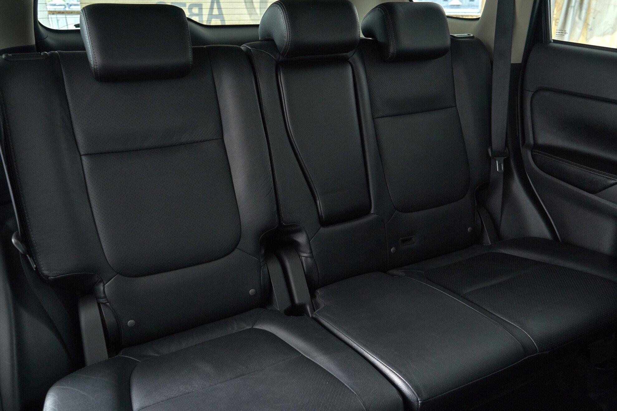 Mitsubishi Outlander 2014, черный