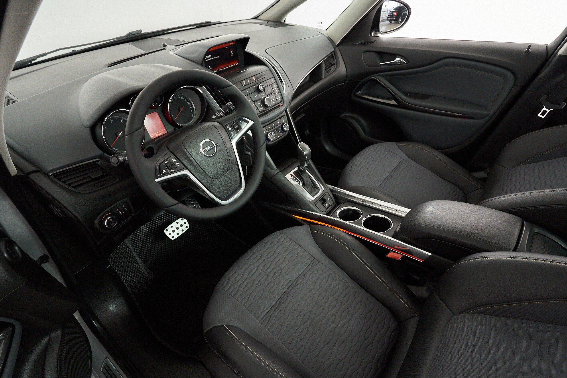 Opel Zafira 2015, серебряный