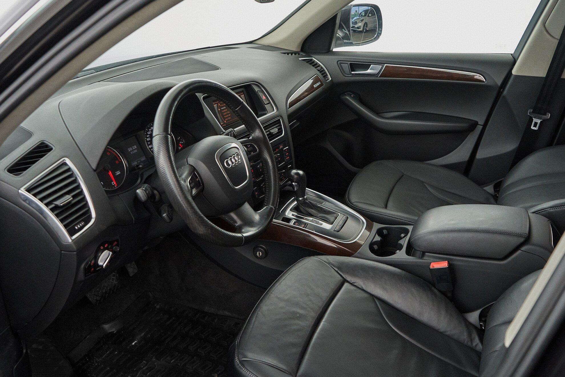 Audi Q5 2009, черный