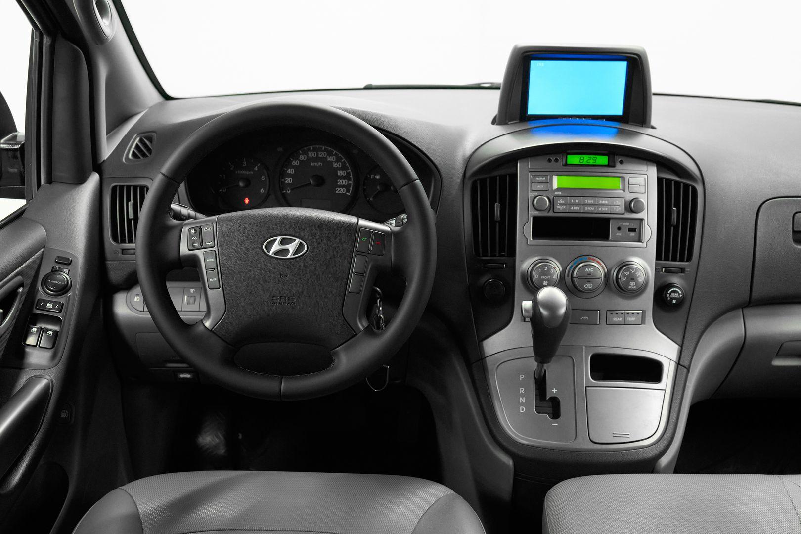 Hyundai Grand Starex 2011, черный