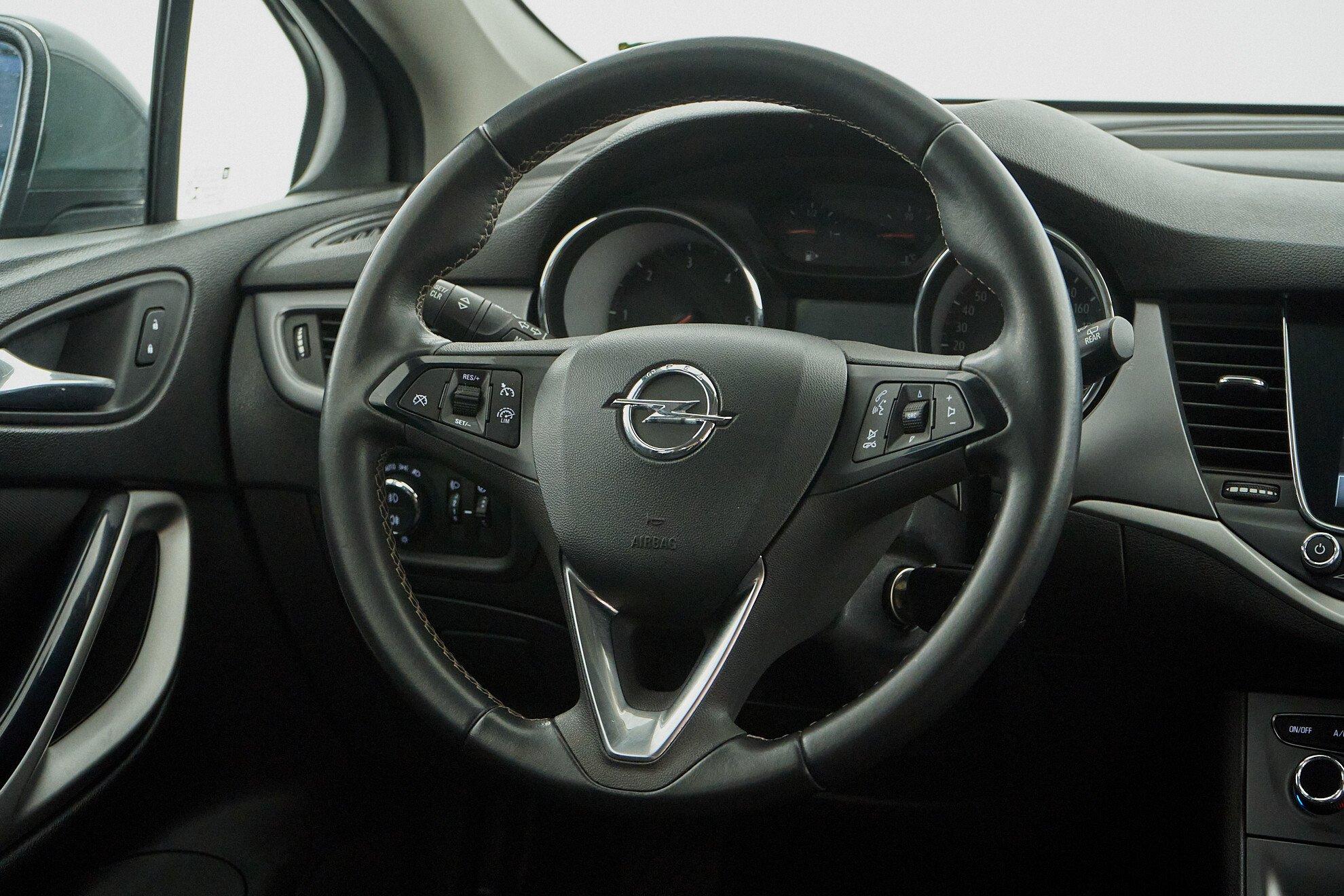 Opel Astra 2019, серый