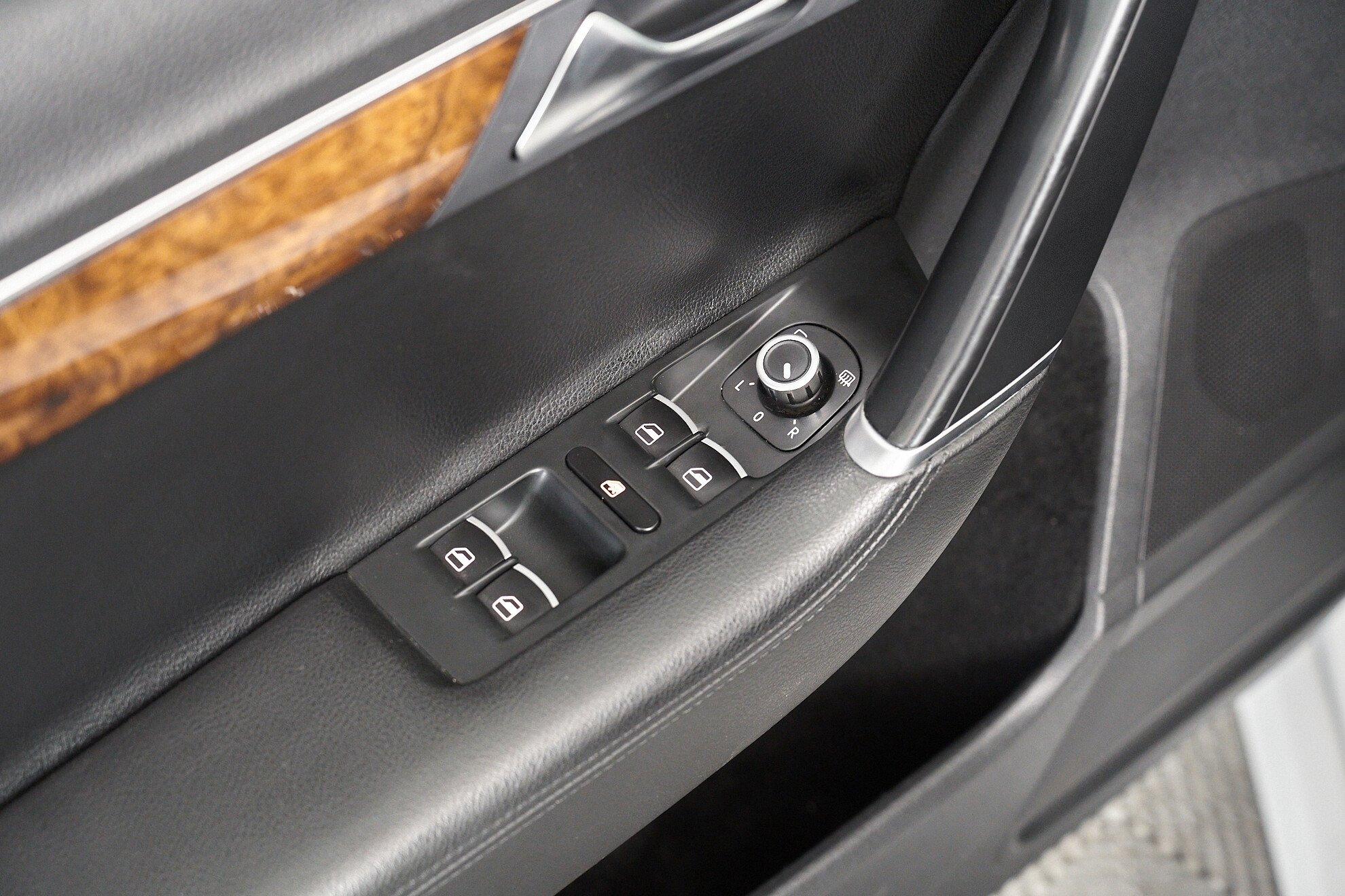 Volkswagen Passat 2012, белый