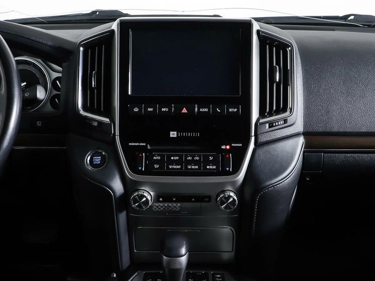 Toyota Land Cruiser 2019, белый