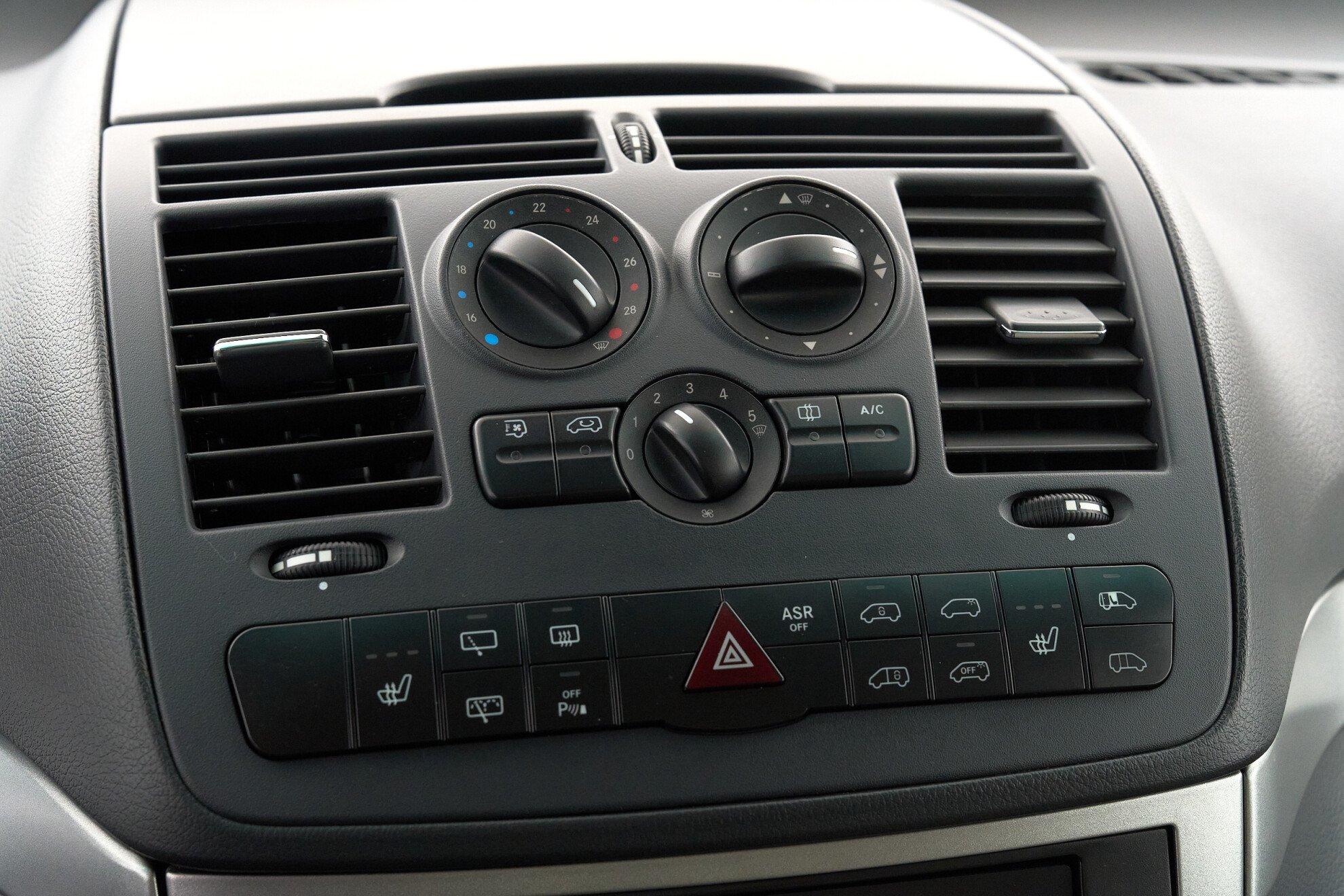 Mercedes-Benz Viano 2012, черный