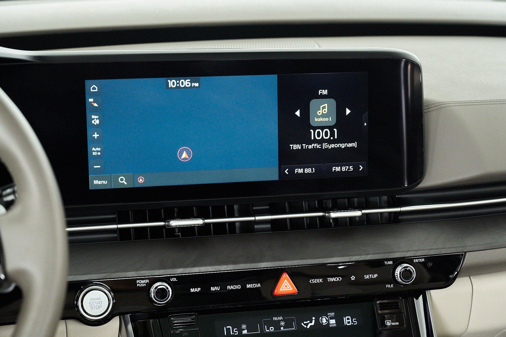 Kia Carnival 2023, белый