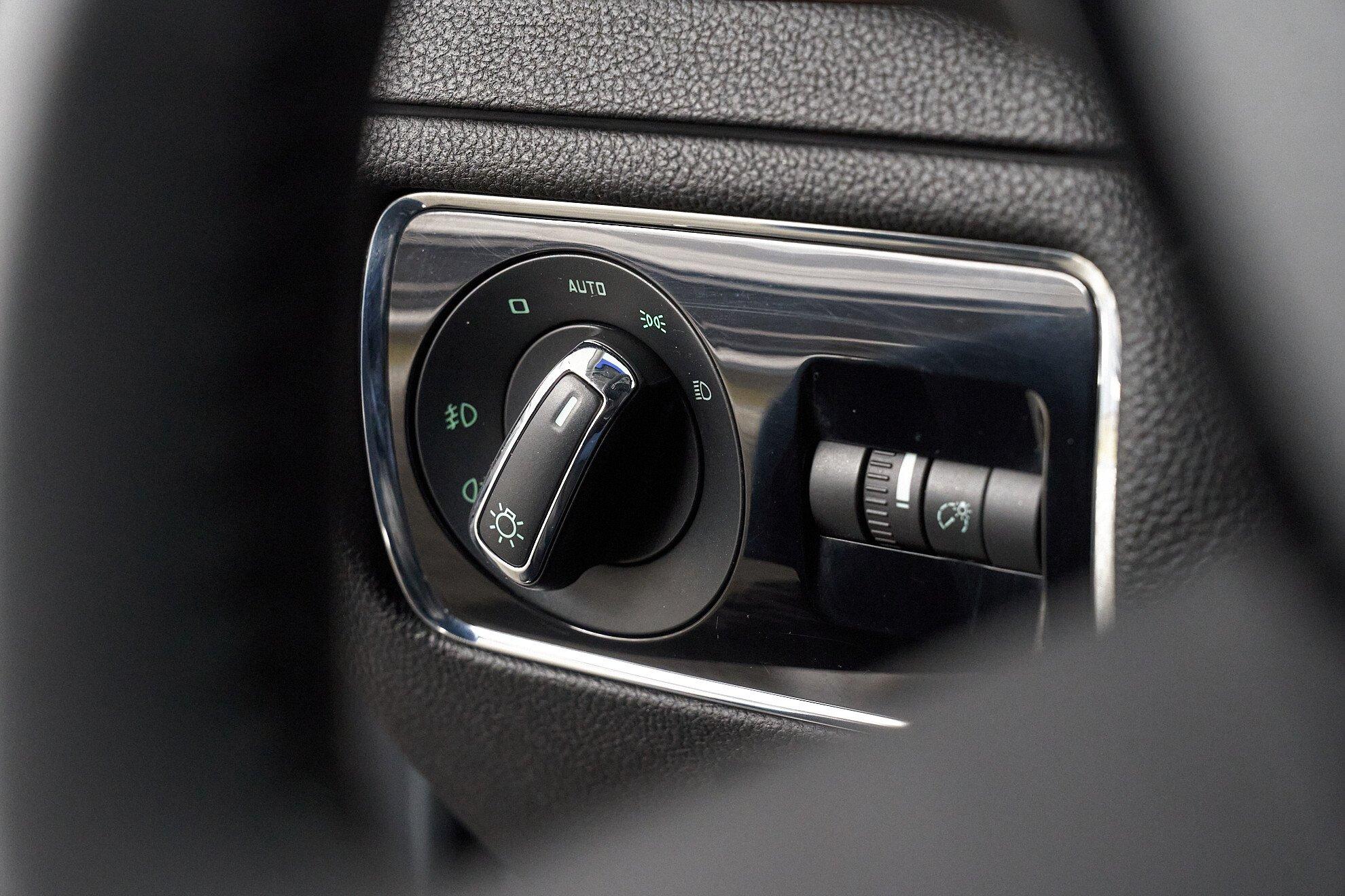 Skoda Superb 2013, серебряный