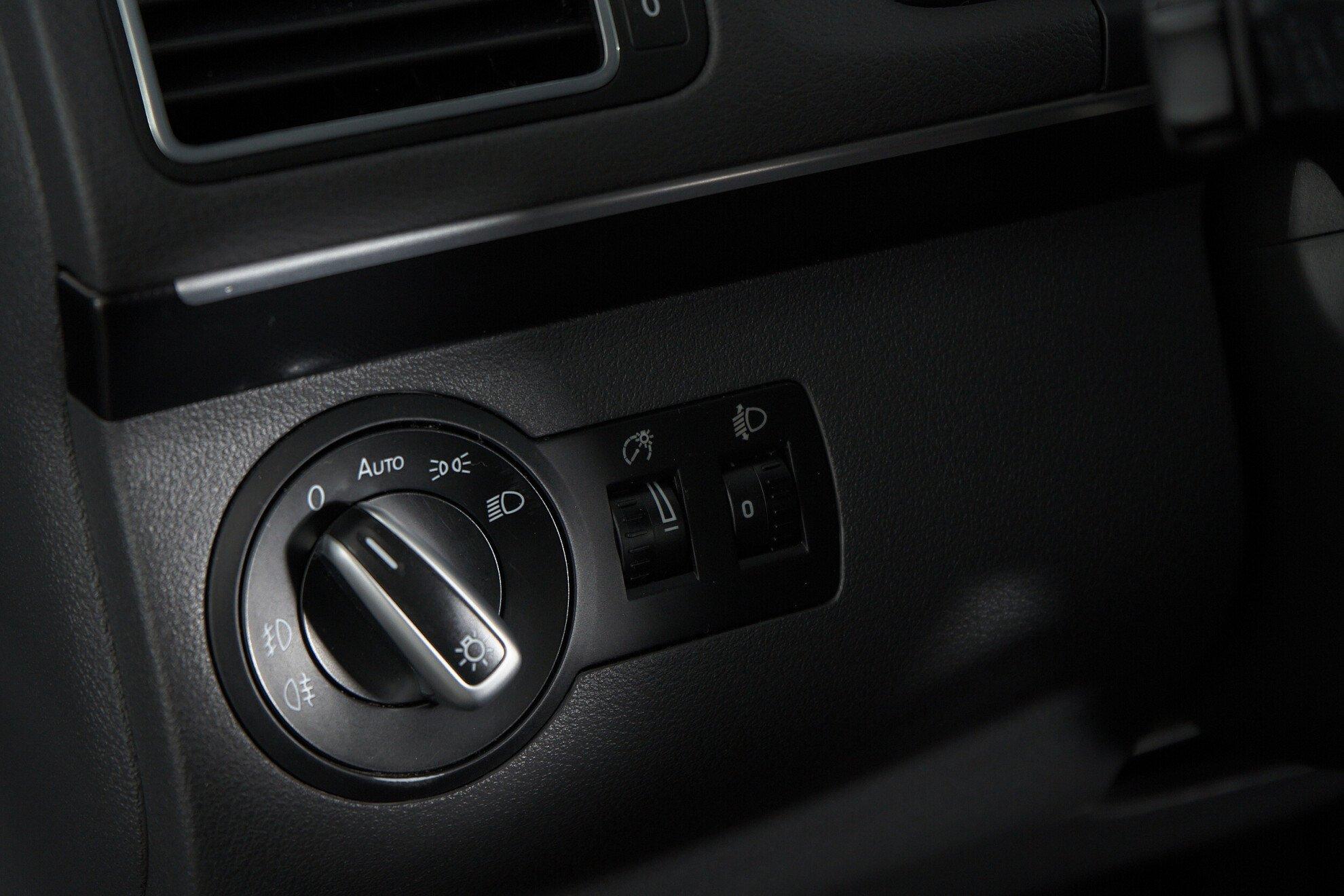 Volkswagen Touran 2012, черный