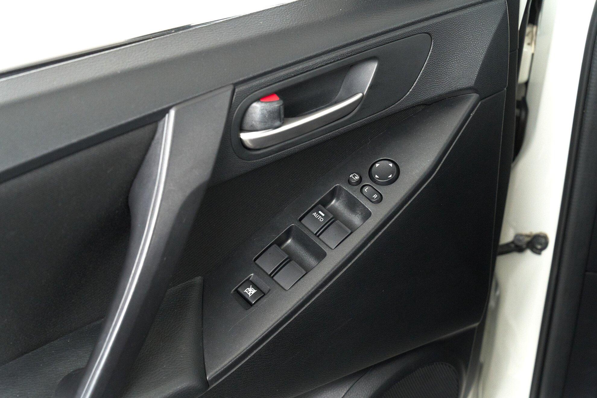 Mazda 3 2012, белый