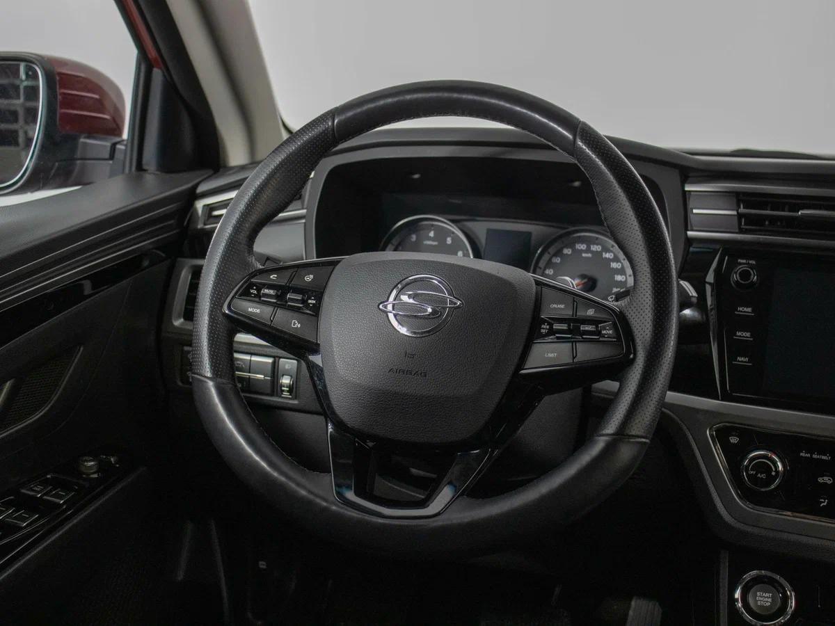 SsangYong Korando 2022, красный