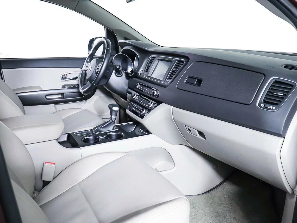 Kia Carnival 2021, пурпурный