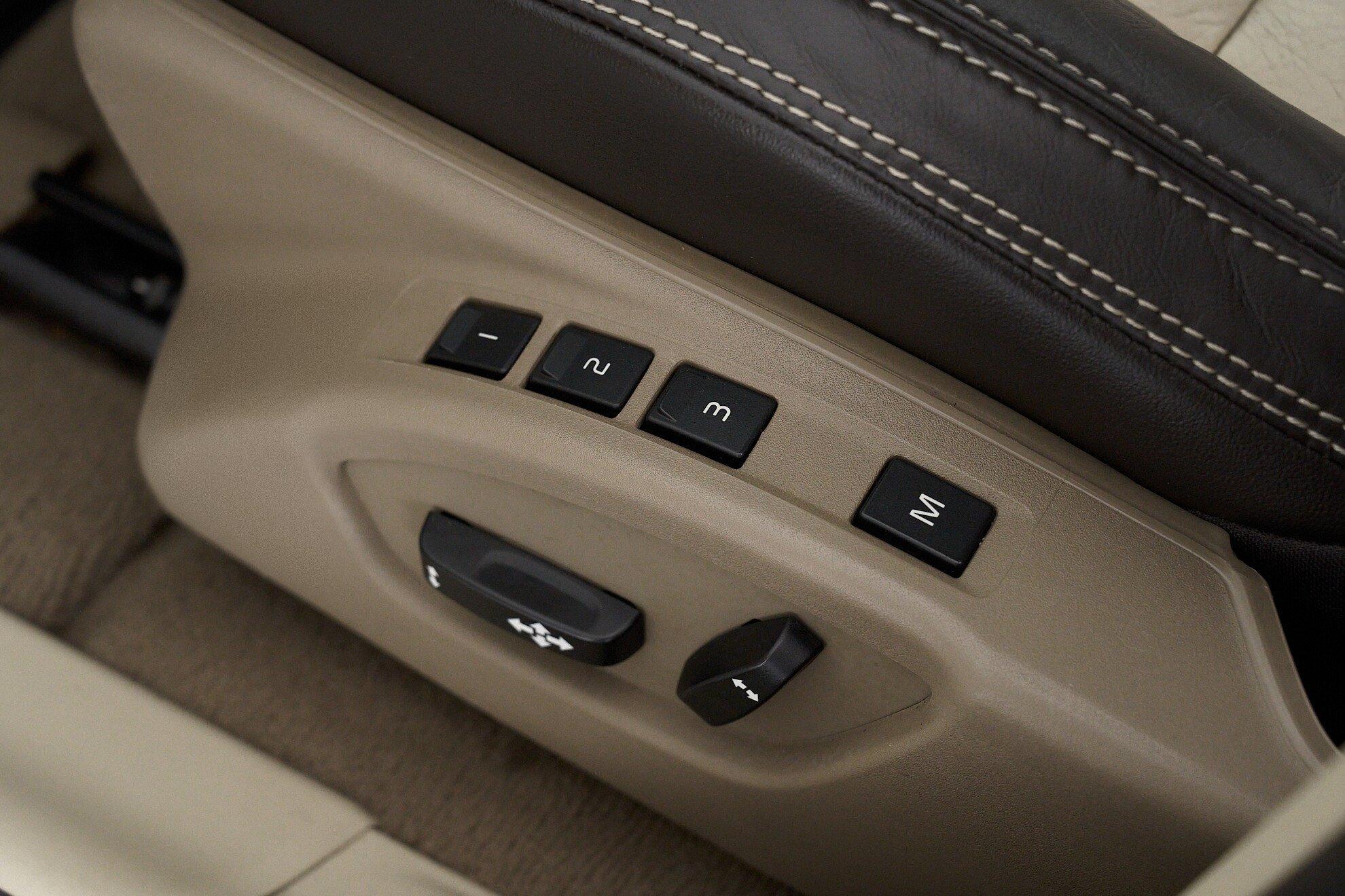 Volvo XC60 2011, белый