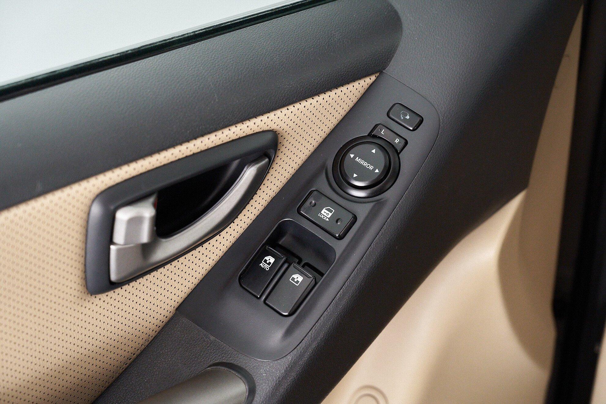 Hyundai Grand Starex 2013, серебряный