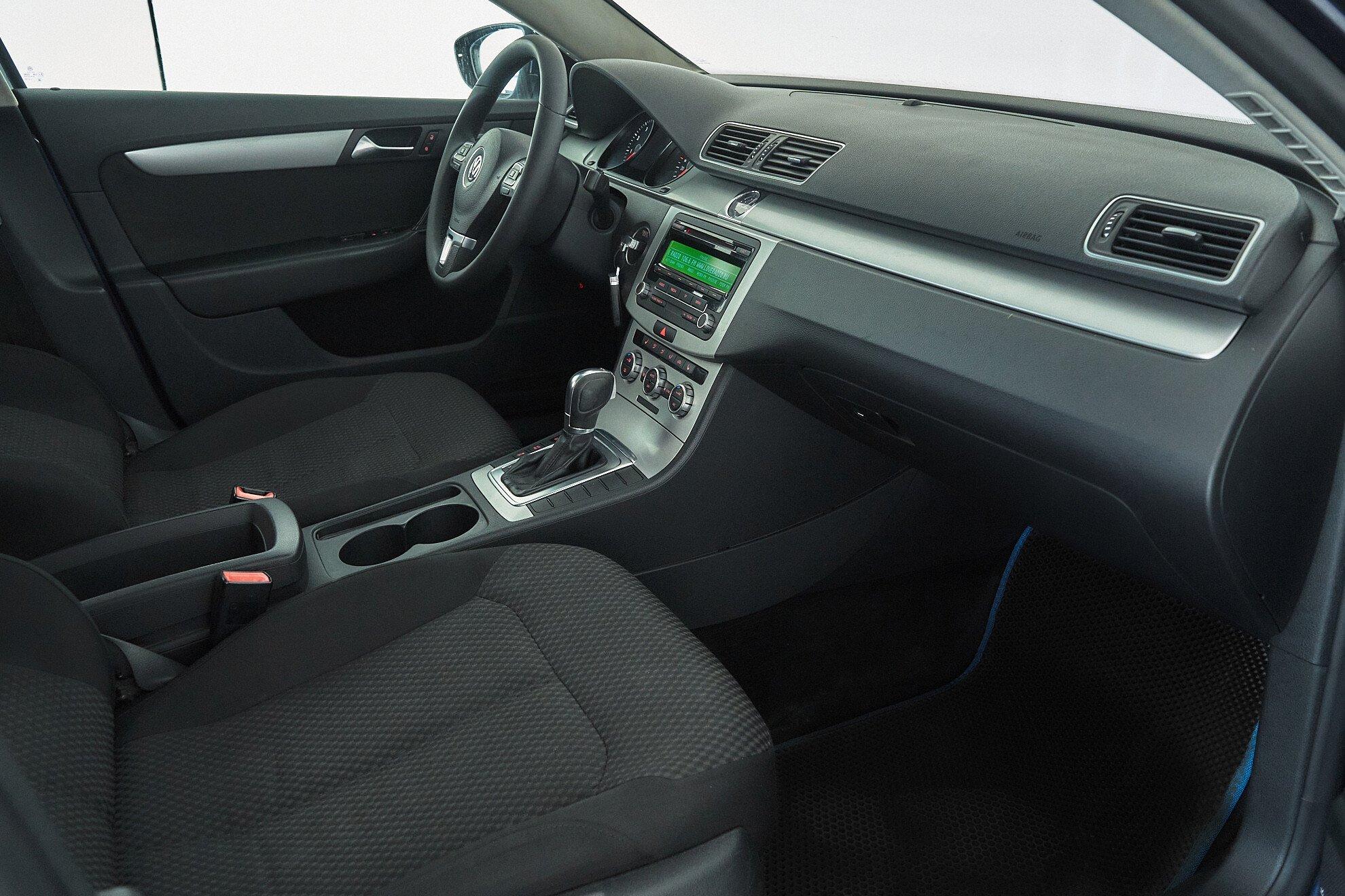 Volkswagen Passat 2012, синий