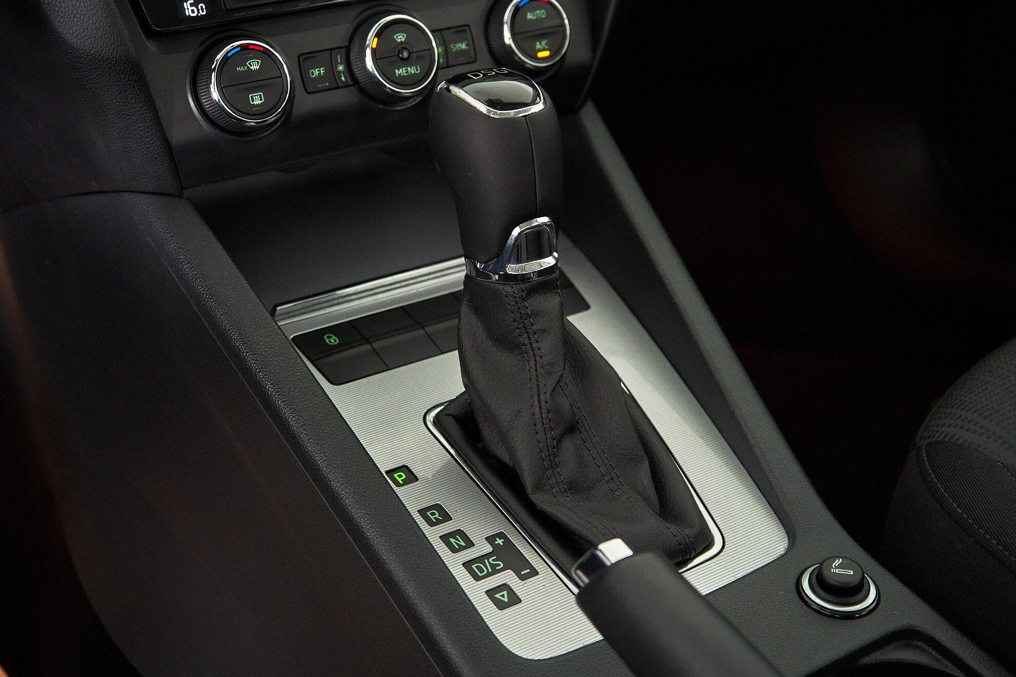 Skoda Octavia 2016, коричневый