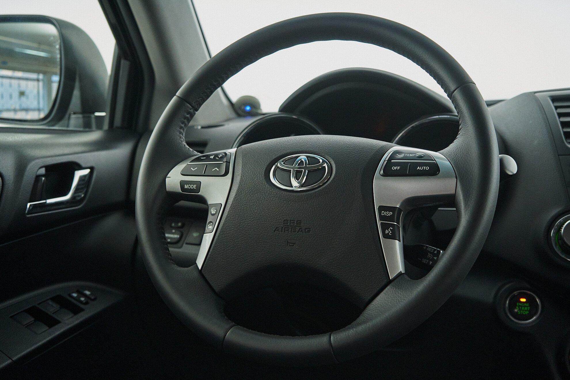 Toyota Highlander 2011, черный