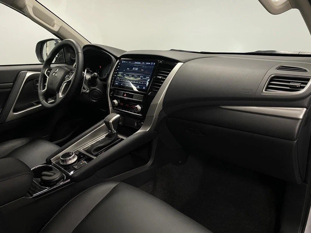 Mitsubishi Pajero Sport 2020, белый
