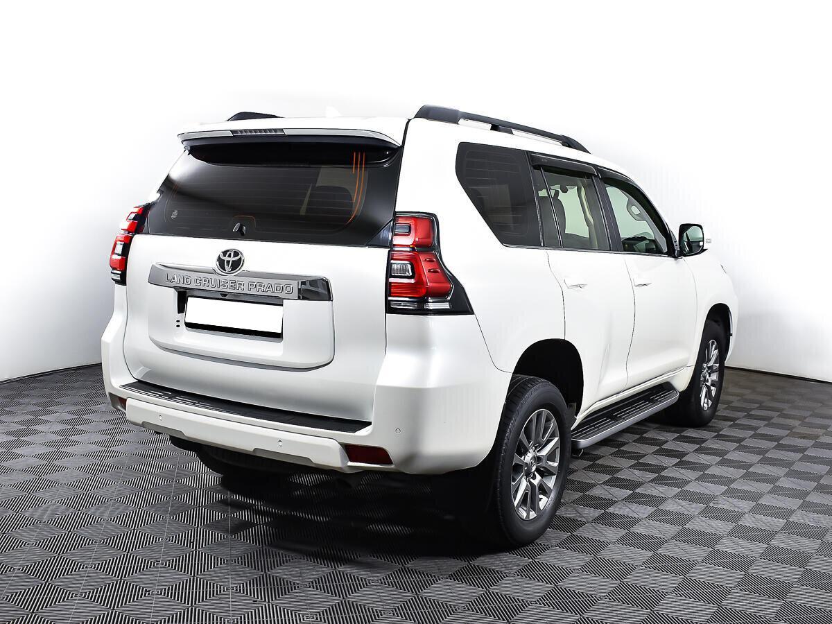 Toyota Land Cruiser Prado 2017, белый