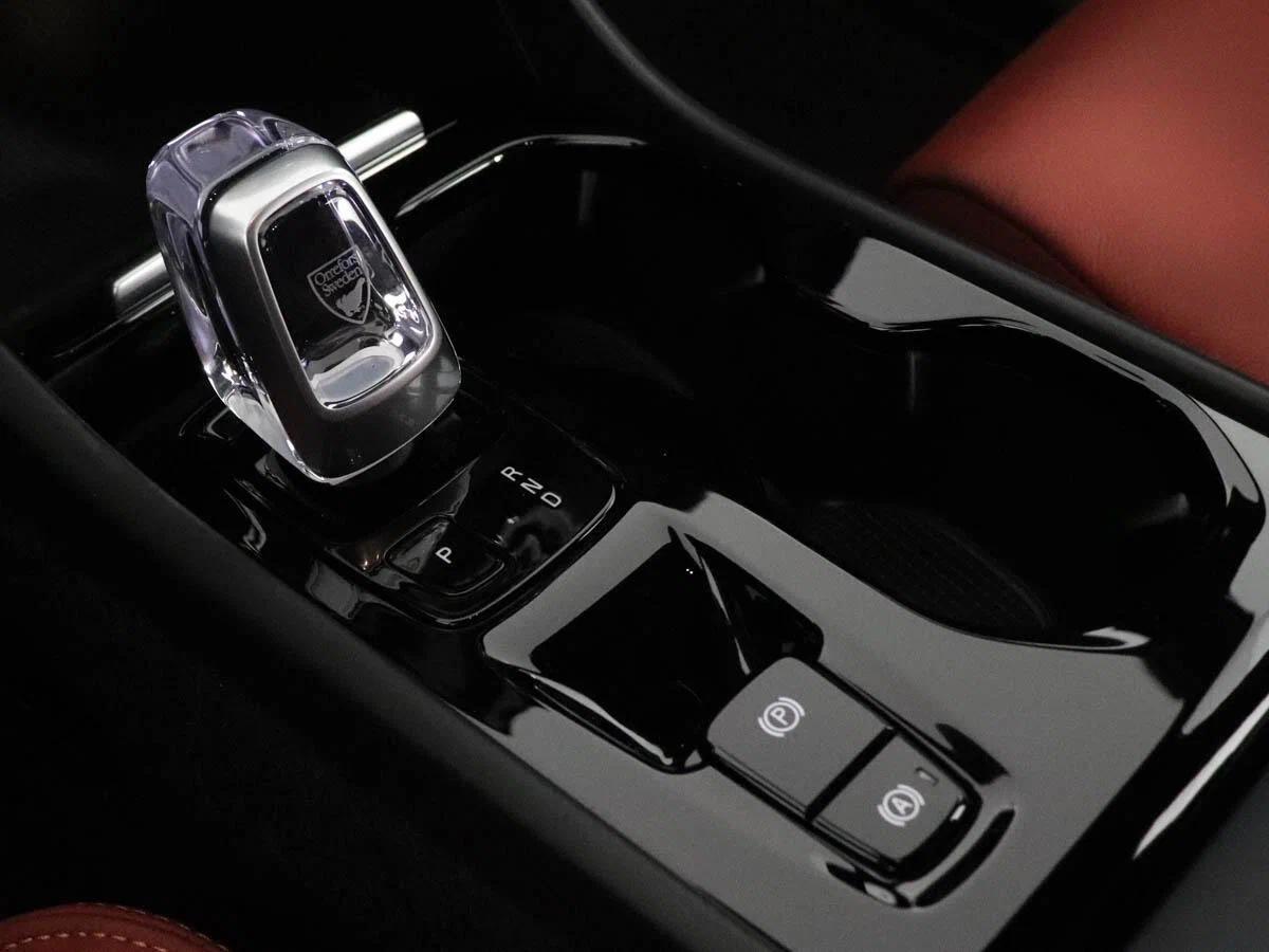 Volvo XC40 2021, черный